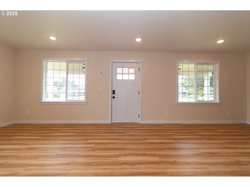 Living Room/Entrance