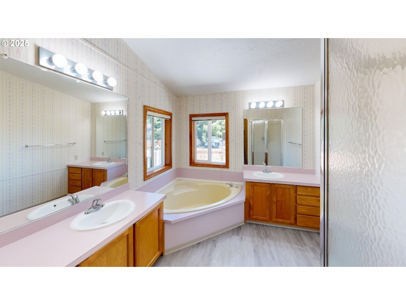 Bathroom, Attached