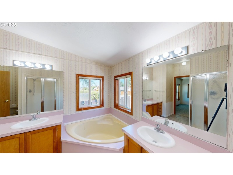 Bathroom, Attached