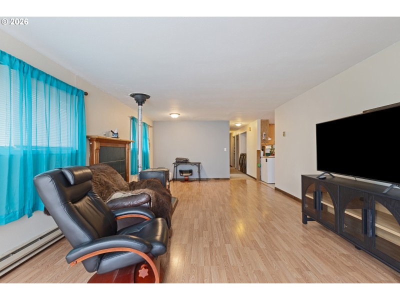 Living Room/Entrance