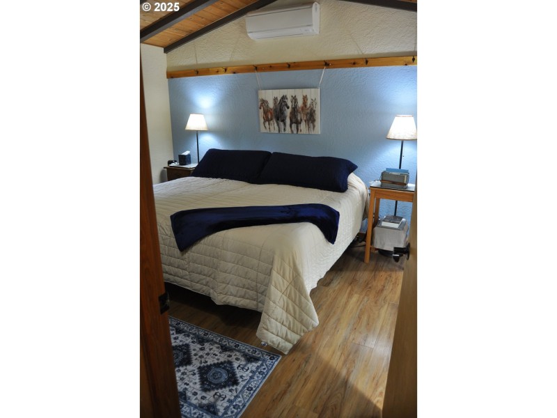 Bedroom, Primary