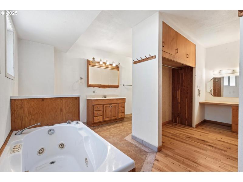 Owner's Suite Bathroom