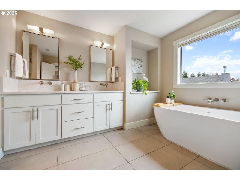 Owner's Suite Bathroom