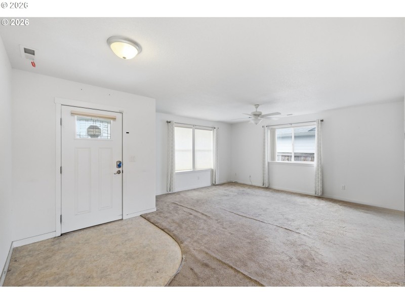 Living Room/Entrance