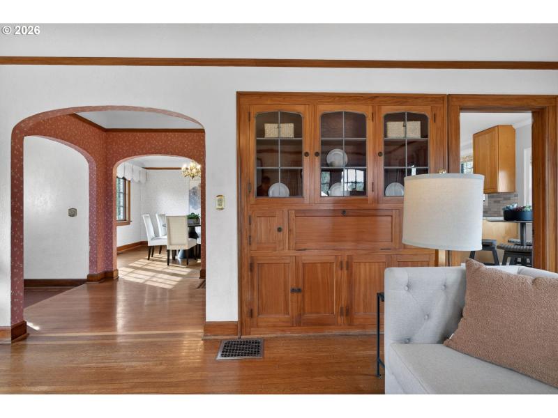 Living Room/Entrance