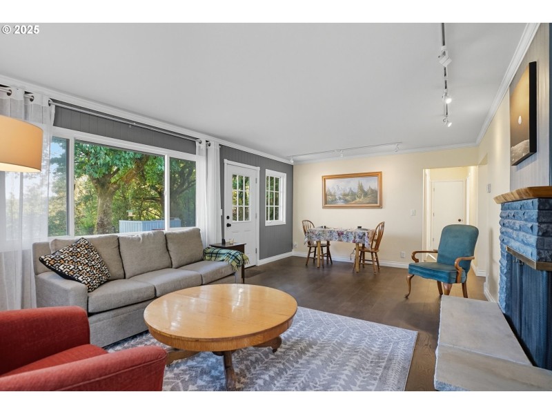 Living Room/Dining Room