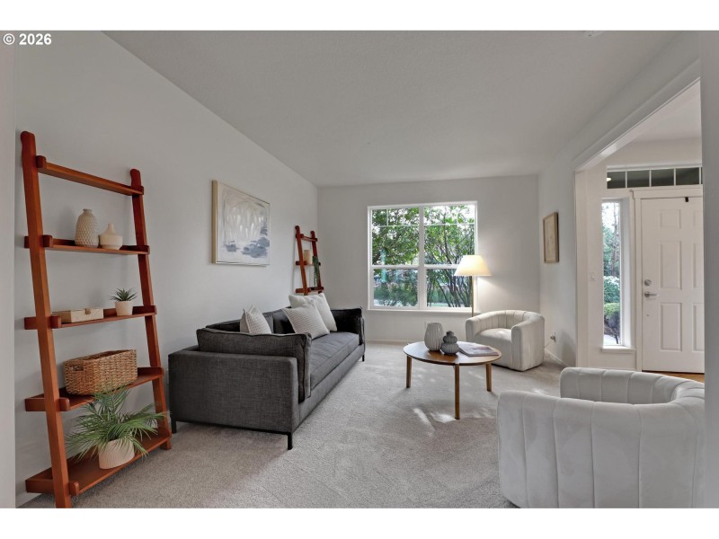 Living Room/Entrance