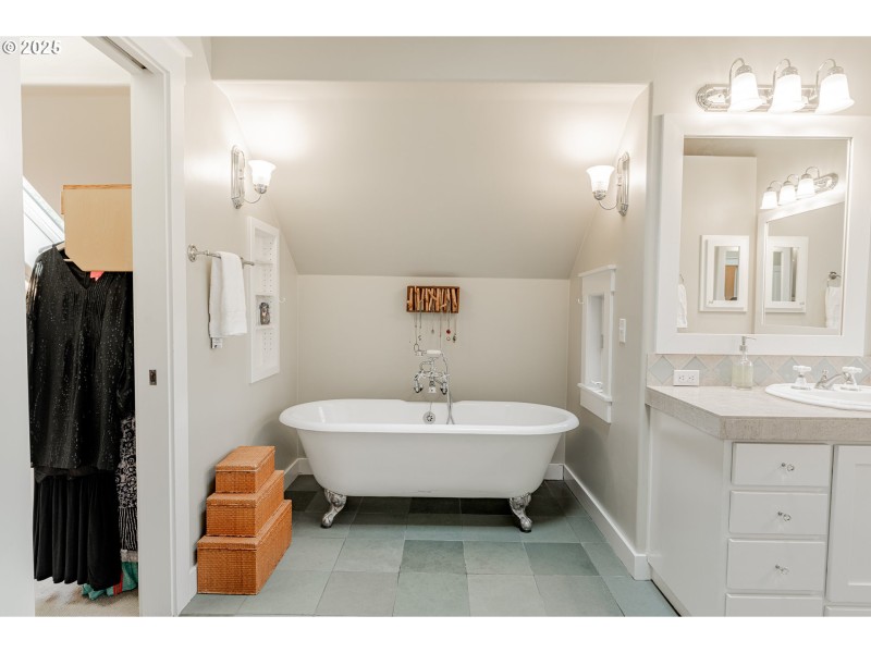 Owner's Suite Bathroom