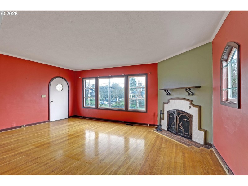 Living Room/Entrance