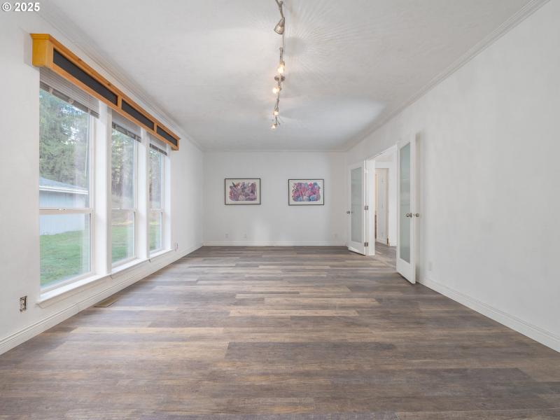 Living Room/Entrance