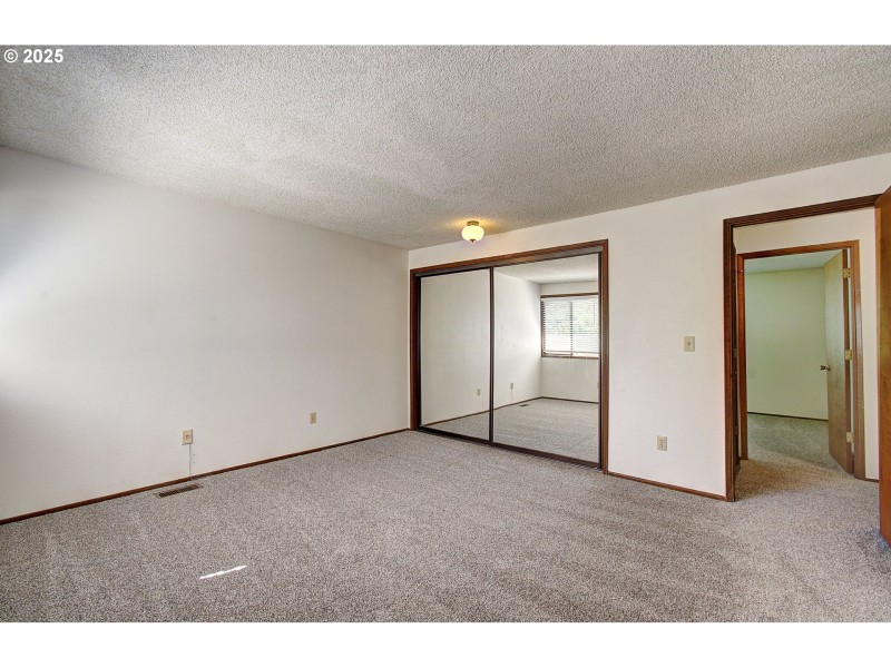 Bedroom, Primary