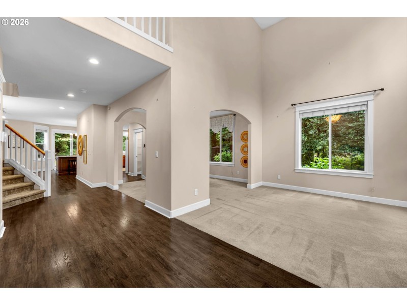 Living Room/Entrance