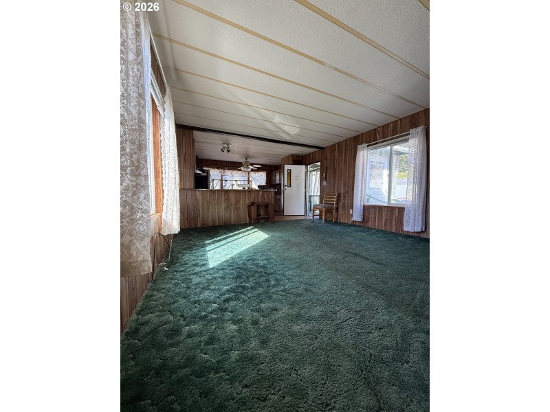 Living Room/Entrance