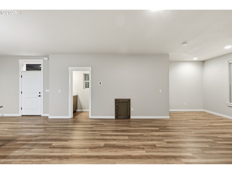 Living Room/Entrance