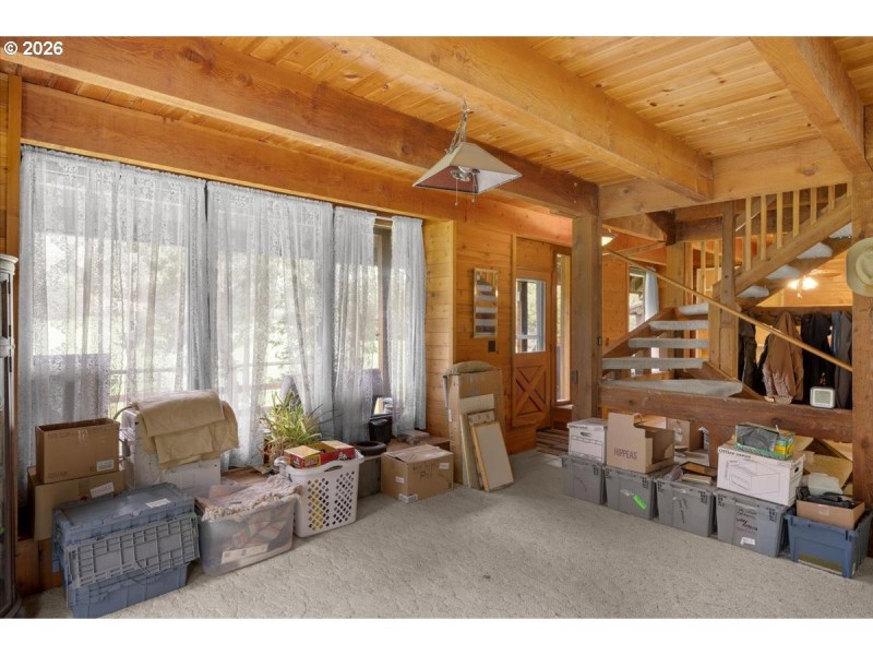 Living Room/Entrance