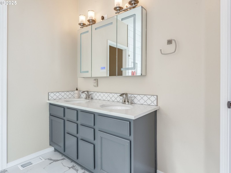 Bathroom, Attached