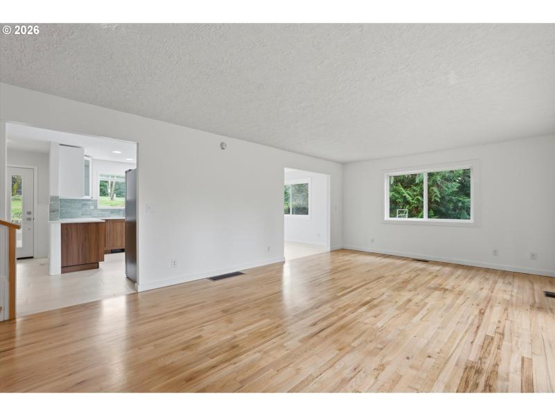 Living Room/Entrance