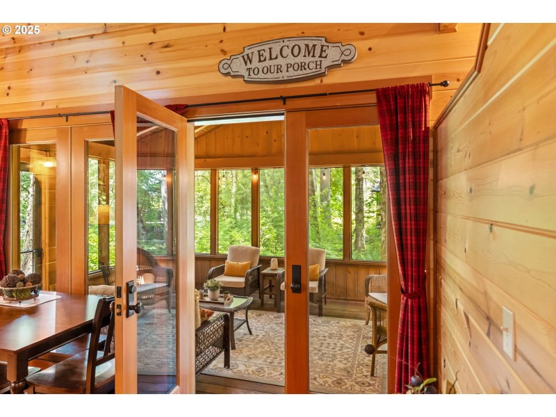 Porch, Screened in