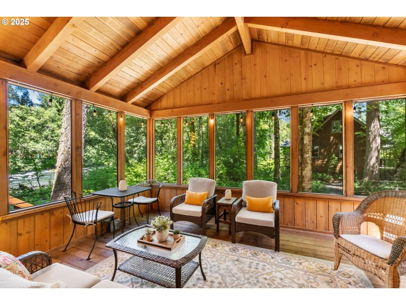 Porch, Screened in