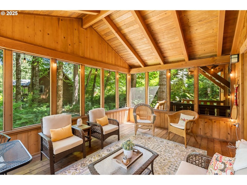 Porch, Screened in