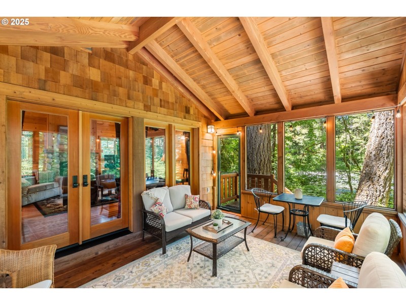 Porch, Screened in