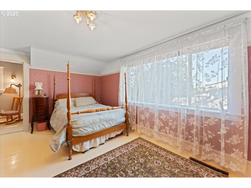 Bedroom, Primary