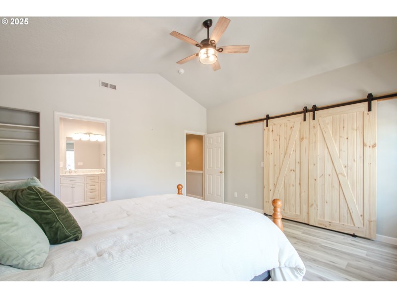 Bedroom, Primary