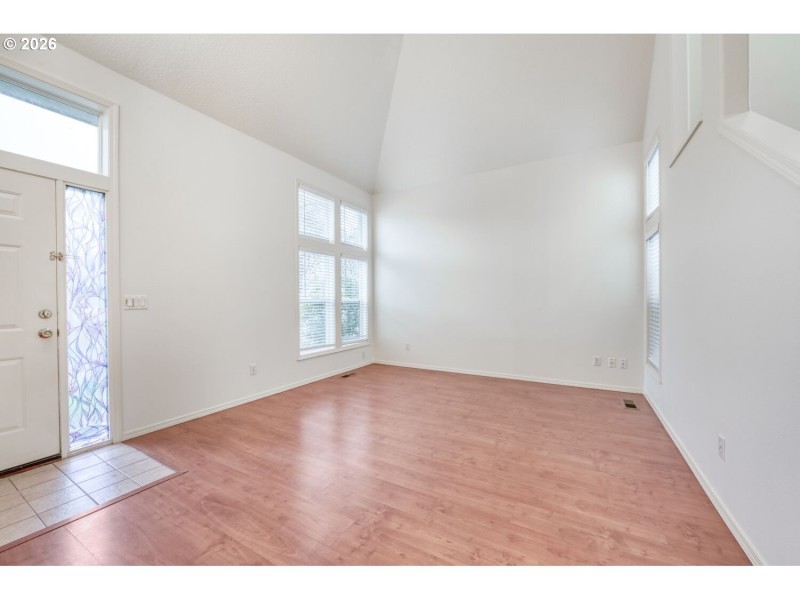 Living Room/Entrance