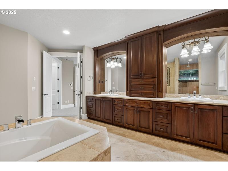 Owner's Suite Bathroom