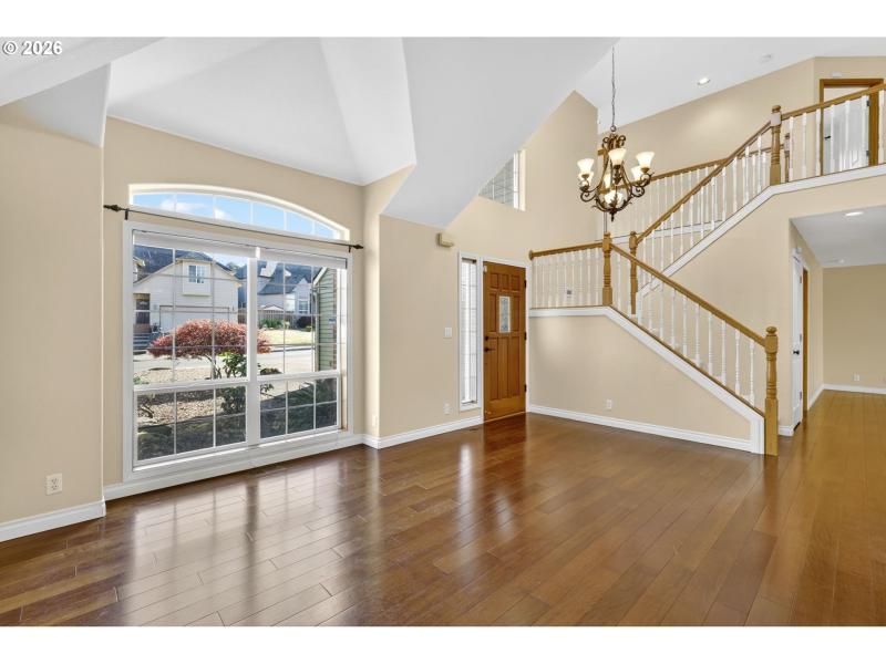 Living Room/Entrance