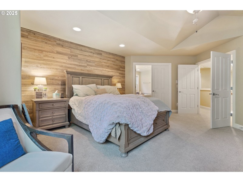 Bedroom, Primary