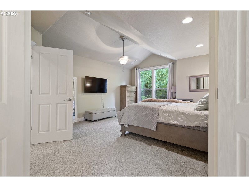 Bedroom, Primary