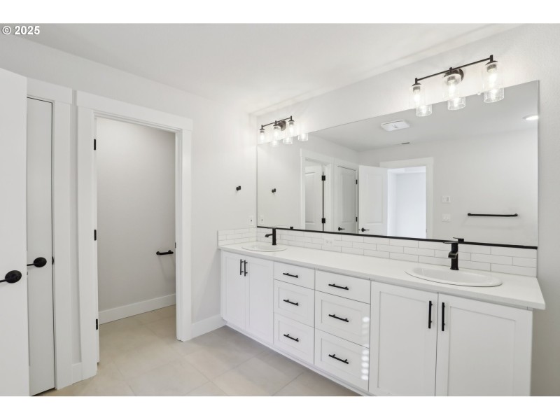Owner's Suite Bathroom