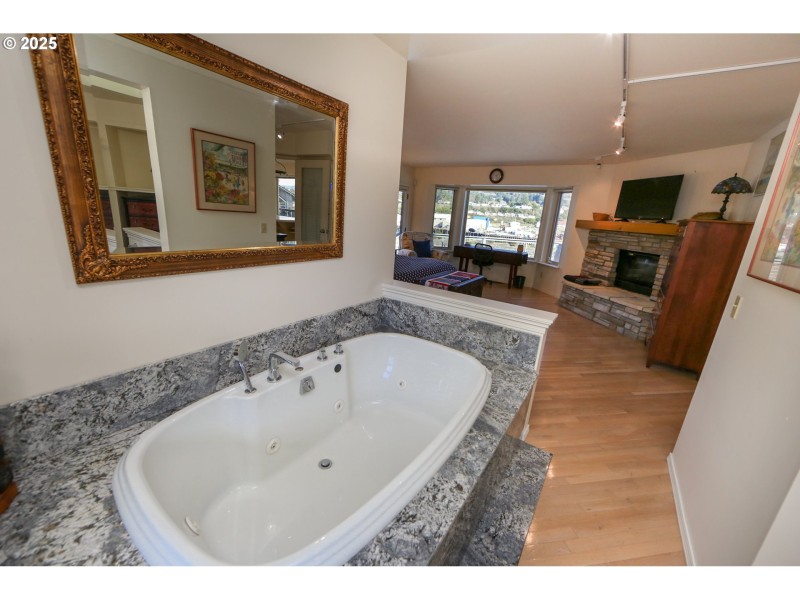 Owner's Suite Bathroom