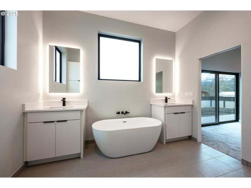 Owner's Suite Bathroom