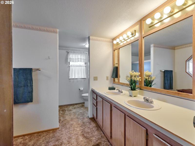 Owner's Suite Bathroom