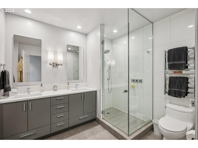 Owner's Suite Bathroom