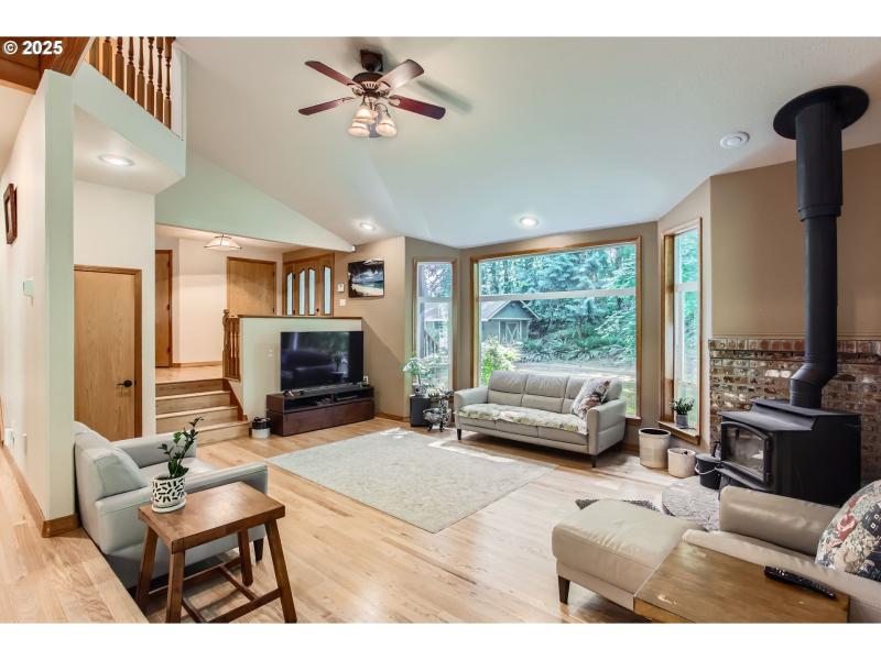 Living Room/Entrance