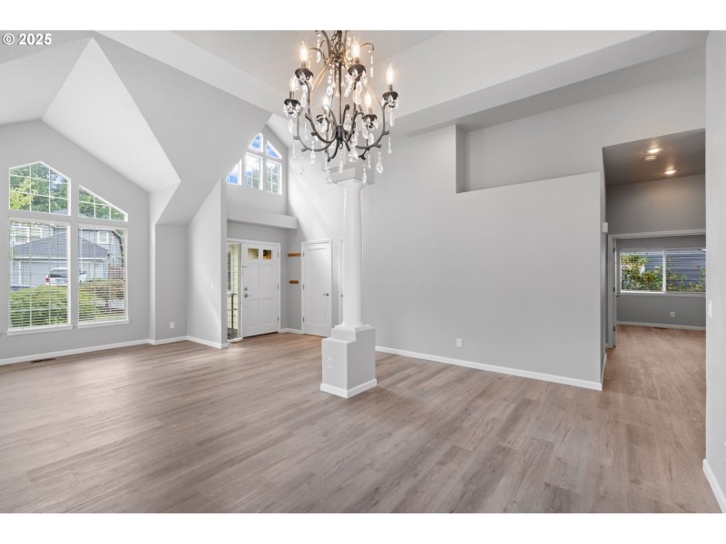 Living Room/Entrance