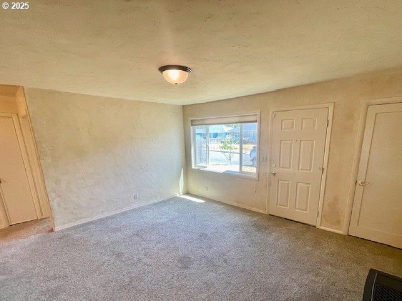 Living Room/Entrance