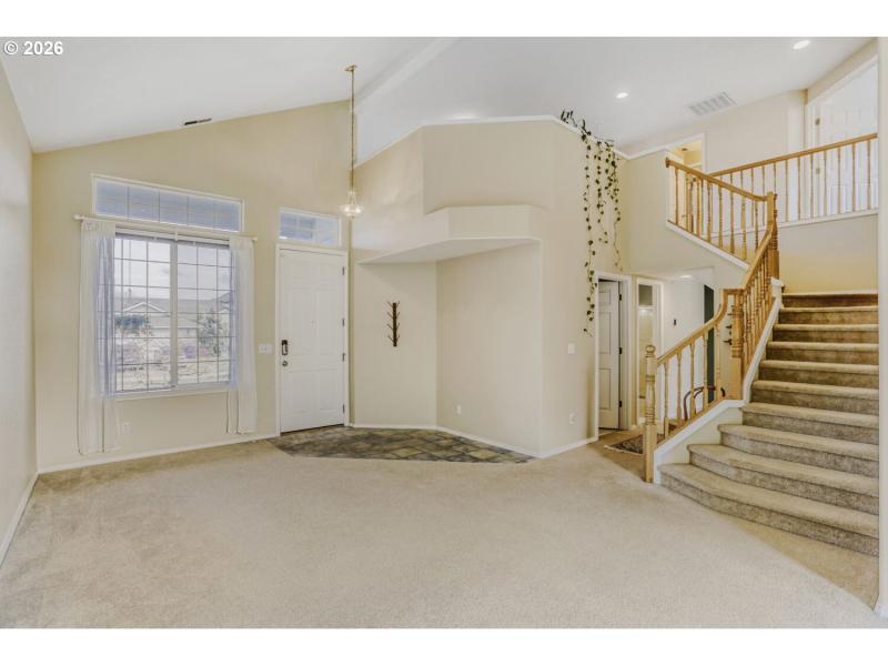 Living Room/Entrance