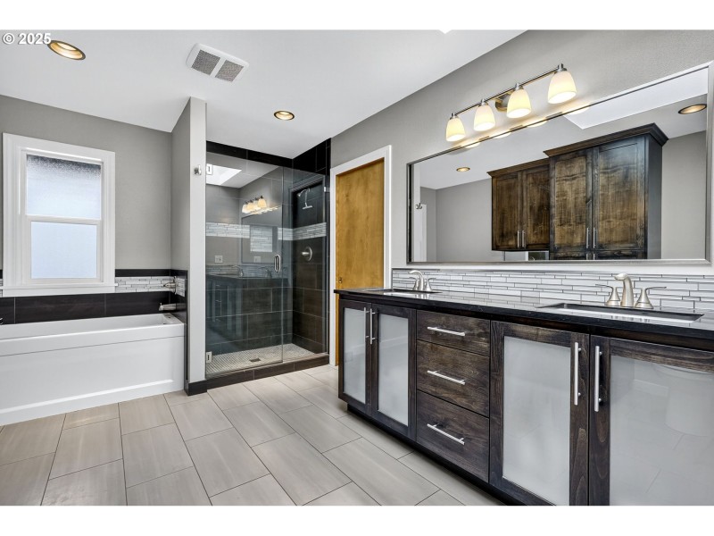 Owner's Suite Bathroom