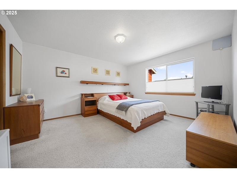 Bedroom, Primary