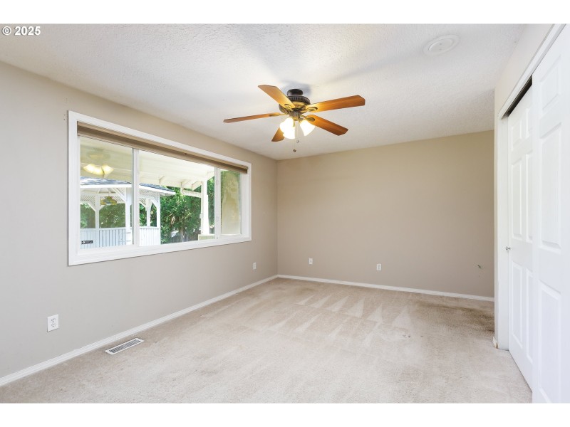 Bedroom, Primary