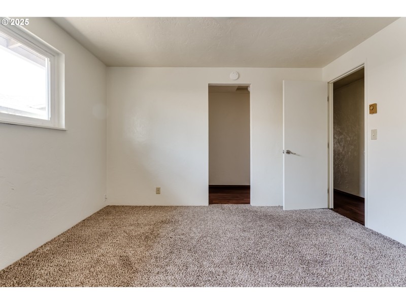 Bedroom, Primary