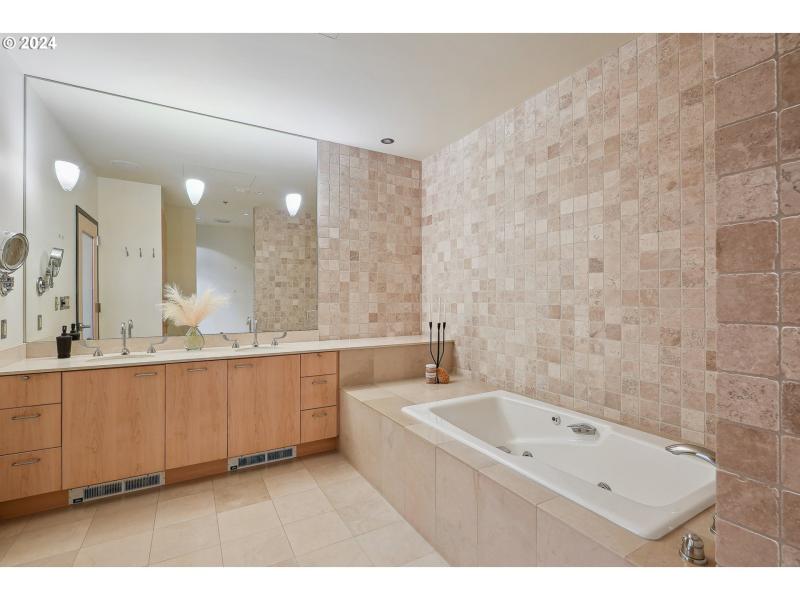 Owner's Suite Bathroom