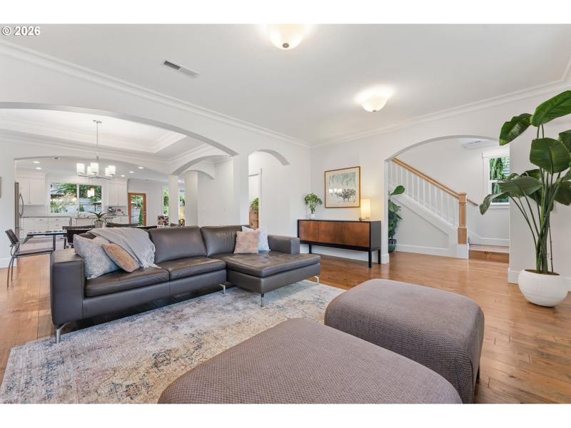 Living Room/Entrance