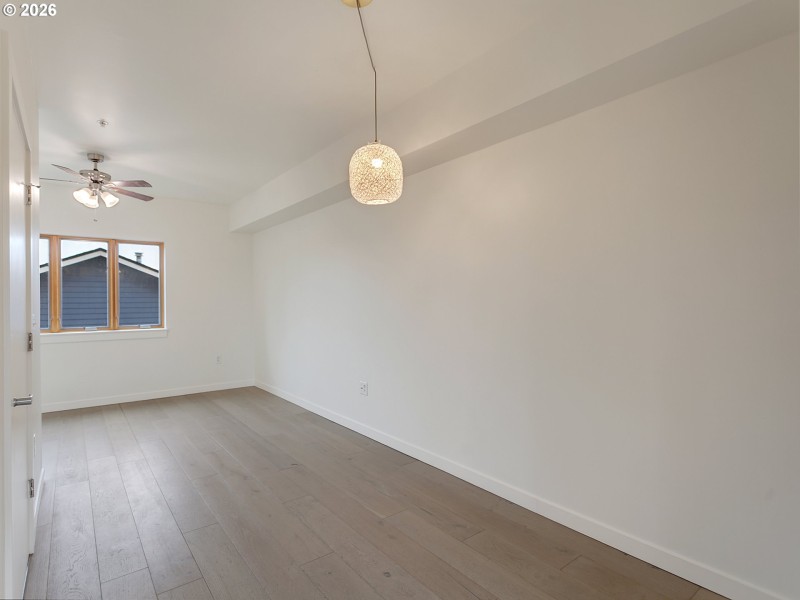 Living Room/Entrance