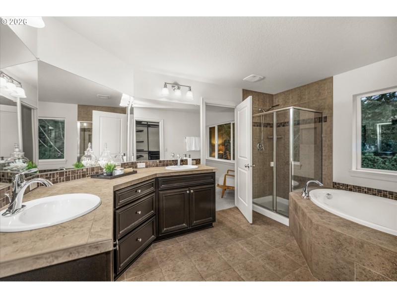 Owner's Suite Bathroom