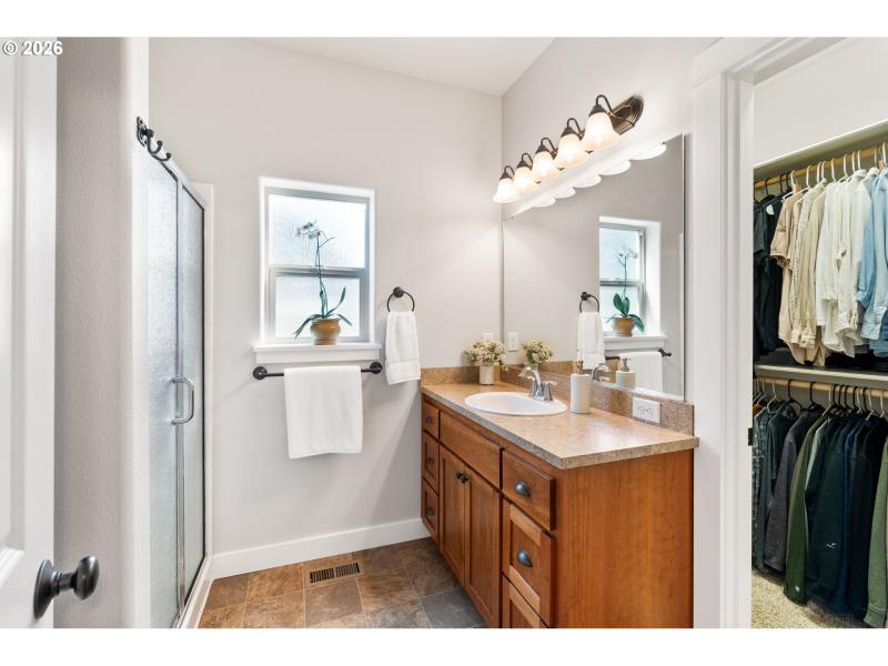 Bathroom, Attached